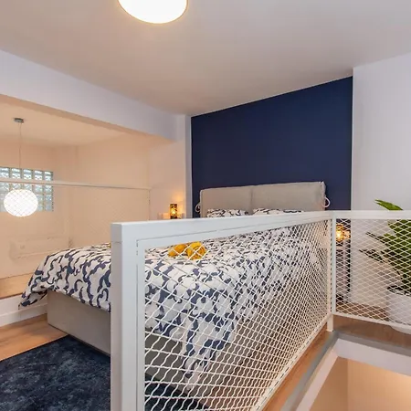 Modern Loft With Parking Near White Tower Apartman