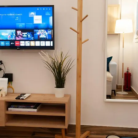 Modern Loft With Parking Near White Tower *