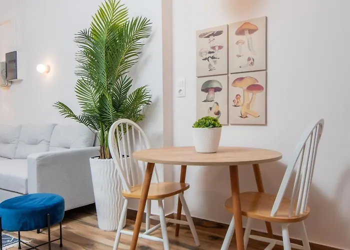 Modern Loft With Parking Near White Tower