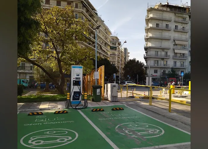 Modern Loft With Parking Near White Tower アパート テッサロニキ