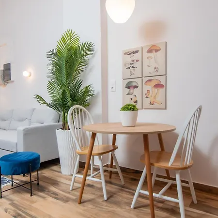 Modern Loft With Parking Near White Tower