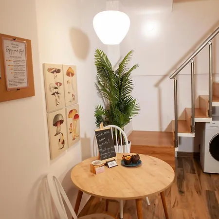 Modern Loft With Parking Near White Tower 아파트 *